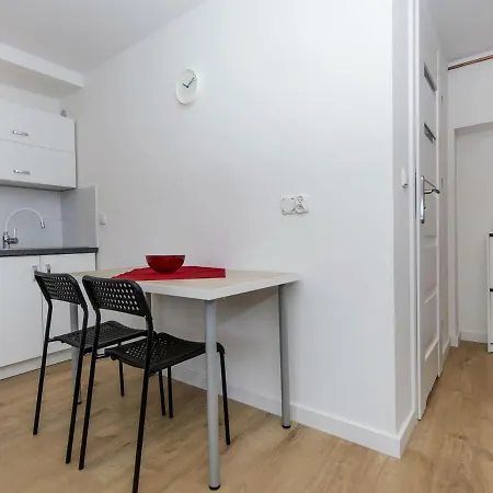Rent - Al. Zwyciestwa 236 Rum i privatbostad